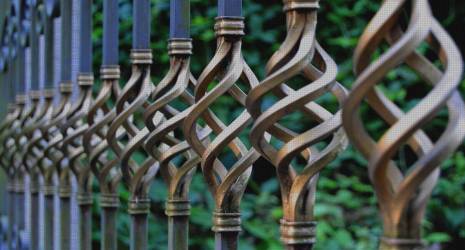 ¿Las escaleras y barandillas de aluminio son resistentes a la humedad y a la intemperie?